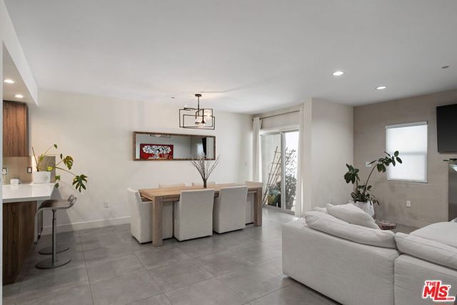 11023 Fruitland Drive 104, Studio City (los Angeles), CA 91604