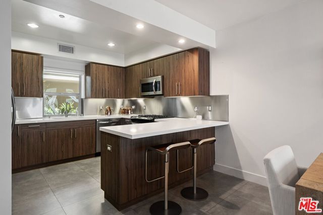 11023 Fruitland Drive 104, Studio City (los Angeles), CA 91604