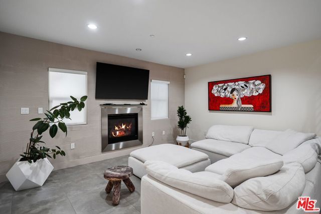 11023 Fruitland Drive 104, Studio City (los Angeles), CA 91604