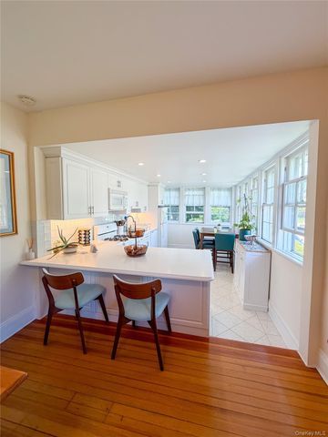 43 W Neck Road Apt 1, Huntington, NY 11743