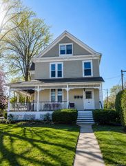 43 W Neck Road Apt 1, Huntington, NY 11743