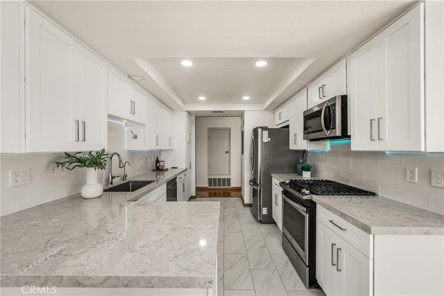 6 Whitecloud, Irvine, CA 92614