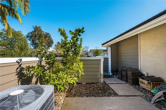 6 Whitecloud, Irvine, CA 92614