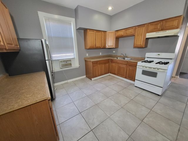 4219 W Cullerton Street, Chicago, IL 60623