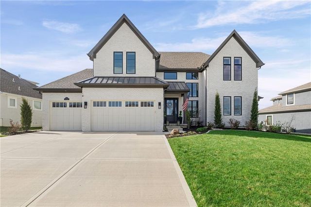 10126 N Kansas Court, Kansas City, MO 64155