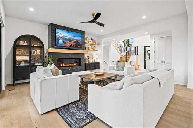 10126 N Kansas Court, Kansas City, MO 64155