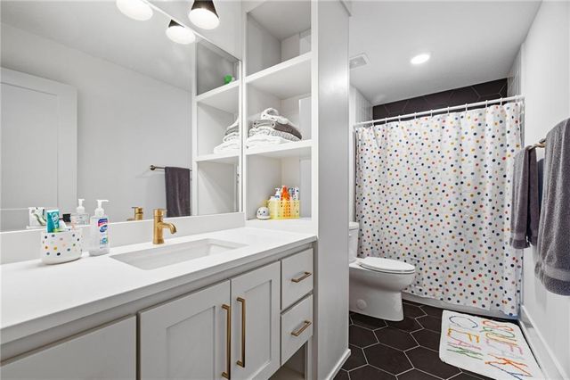 10126 N Kansas Court, Kansas City, MO 64155