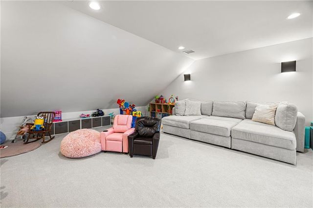 10126 N Kansas Court, Kansas City, MO 64155