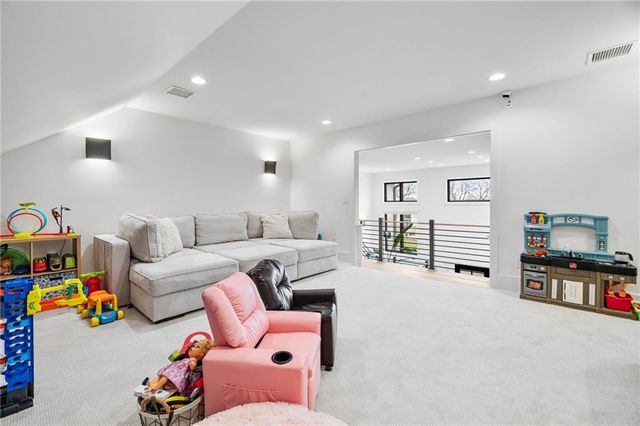 10126 N Kansas Court, Kansas City, MO 64155