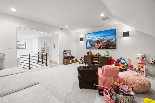 10126 N Kansas Court, Kansas City, MO 64155