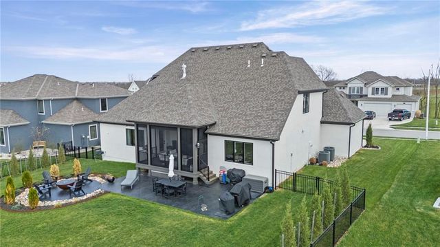 10126 N Kansas Court, Kansas City, MO 64155