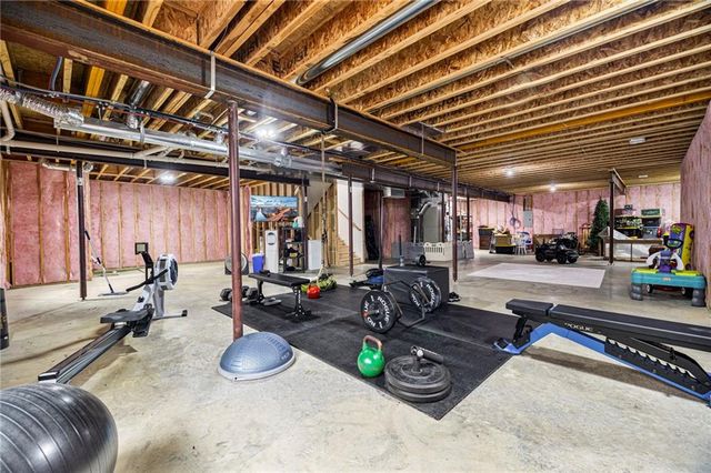 10126 N Kansas Court, Kansas City, MO 64155