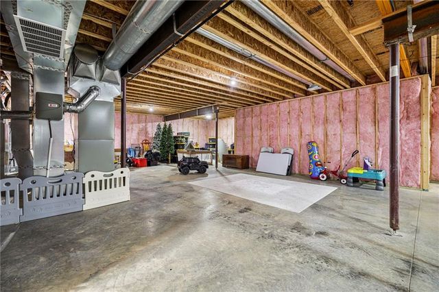 10126 N Kansas Court, Kansas City, MO 64155