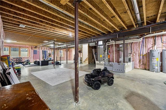 10126 N Kansas Court, Kansas City, MO 64155