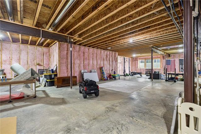 10126 N Kansas Court, Kansas City, MO 64155