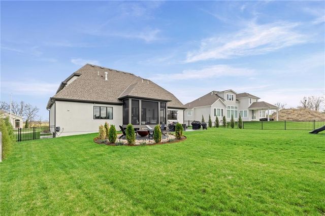 10126 N Kansas Court, Kansas City, MO 64155