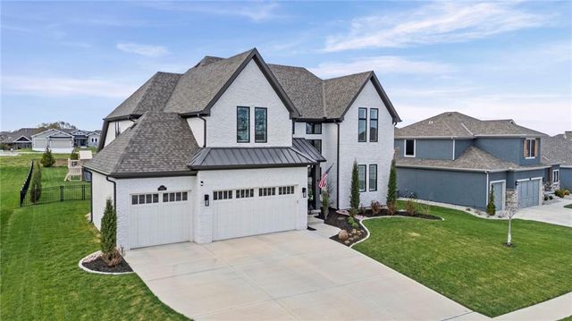 10126 N Kansas Court, Kansas City, MO 64155