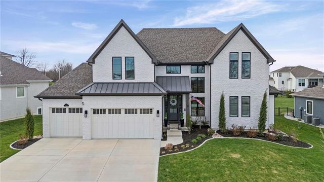 10126 N Kansas Court, Kansas City, MO 64155