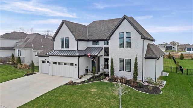 10126 N Kansas Court, Kansas City, MO 64155