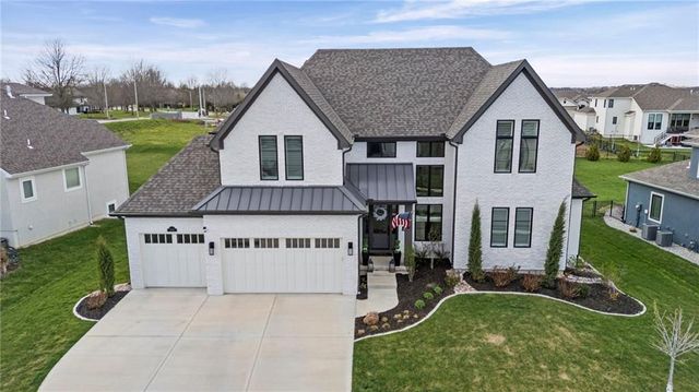 10126 N Kansas Court, Kansas City, MO 64155