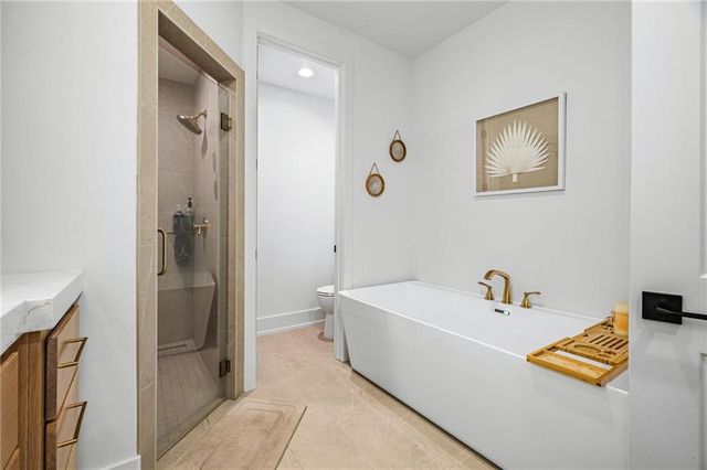 10126 N Kansas Court, Kansas City, MO 64155