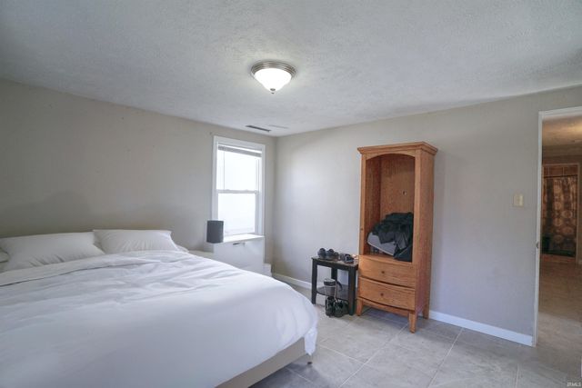 1122 Fremont Street, South Bend, IN 46628