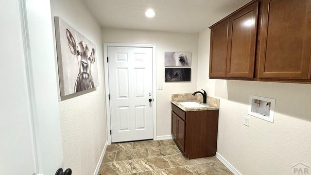 815 Thorncrest Dr, Pueblo, CO 81005