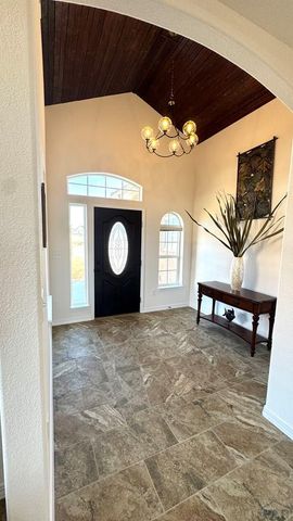 815 Thorncrest Dr, Pueblo, CO 81005