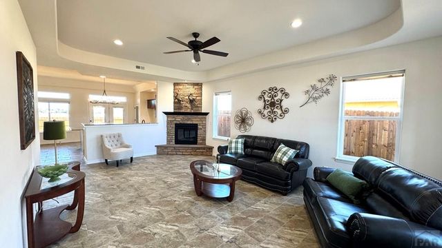 815 Thorncrest Dr, Pueblo, CO 81005