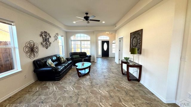 815 Thorncrest Dr, Pueblo, CO 81005