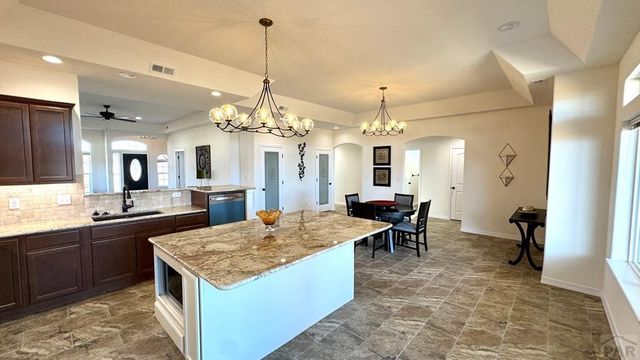 815 Thorncrest Dr, Pueblo, CO 81005