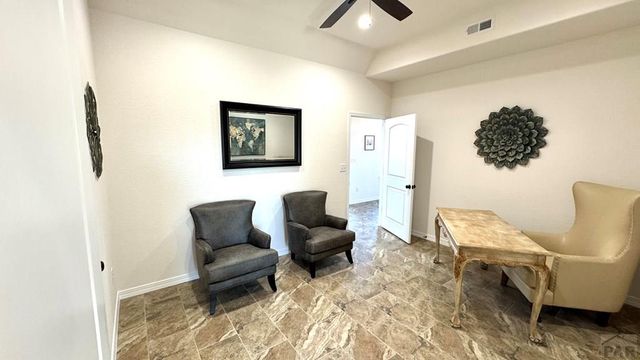 815 Thorncrest Dr, Pueblo, CO 81005