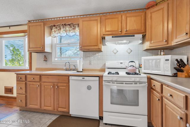 1018 Zircon Drive, Toms River, NJ 08753