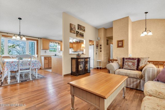 1018 Zircon Drive, Toms River, NJ 08753