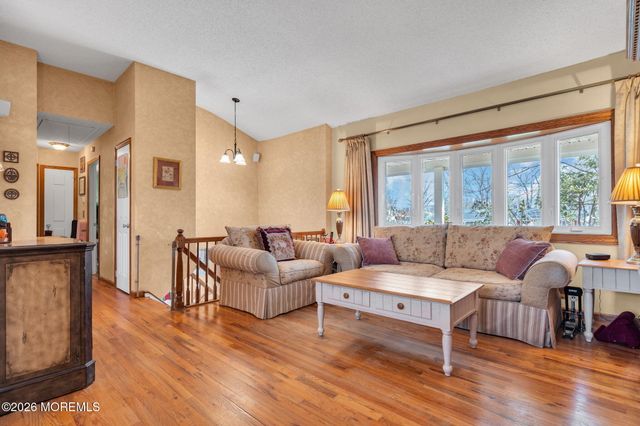 1018 Zircon Drive, Toms River, NJ 08753