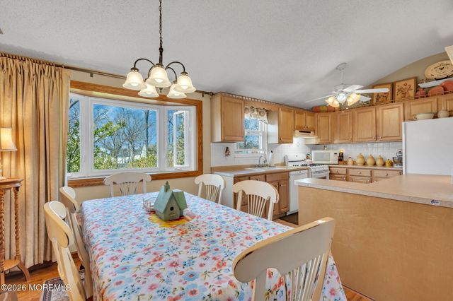 1018 Zircon Drive, Toms River, NJ 08753