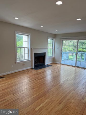 548 PALMER FARM DR, Yardley, PA 19067