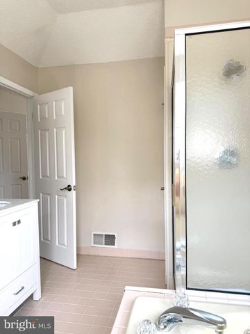 548 PALMER FARM DR, Yardley, PA 19067