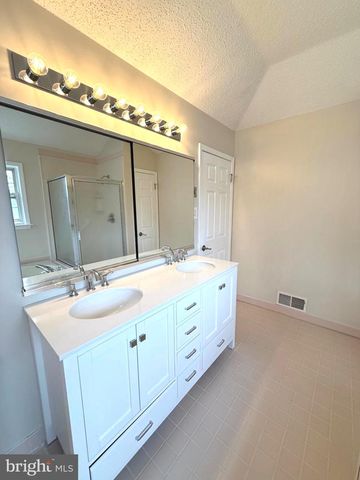 548 PALMER FARM DR, Yardley, PA 19067