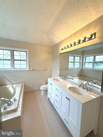 548 PALMER FARM DR, Yardley, PA 19067