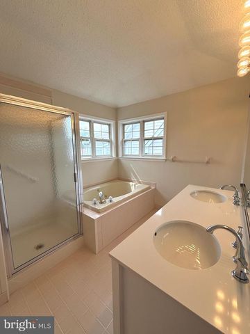 548 PALMER FARM DR, Yardley, PA 19067