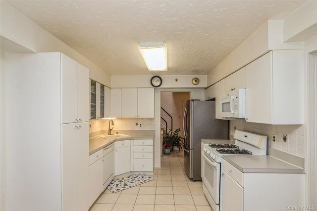 23 Dressler Road, Greenlawn, NY 11740