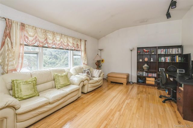 23 Dressler Road, Greenlawn, NY 11740