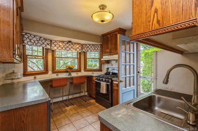 2454 4th Avenue, East Meadow, NY 11554