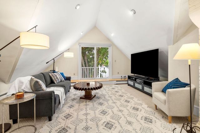 39 Broad St 5, Newburyport, MA 01950