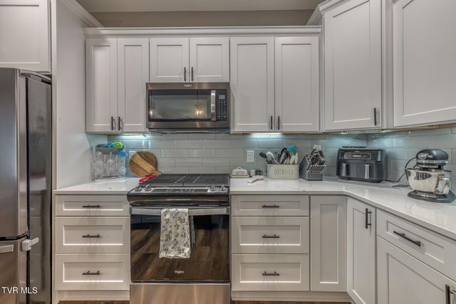 1381 Orchard View Lane, Piney Flats, TN 37686