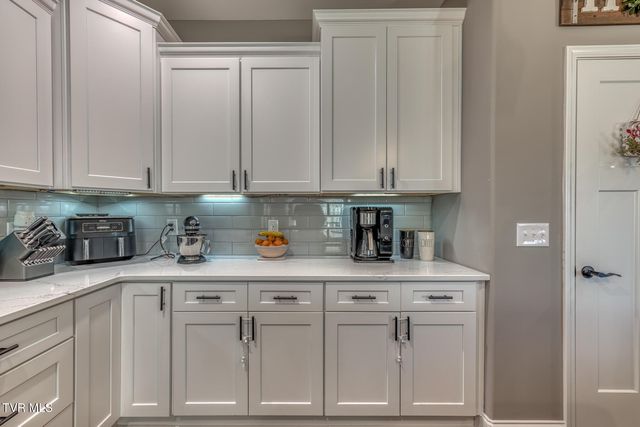 1381 Orchard View Lane, Piney Flats, TN 37686