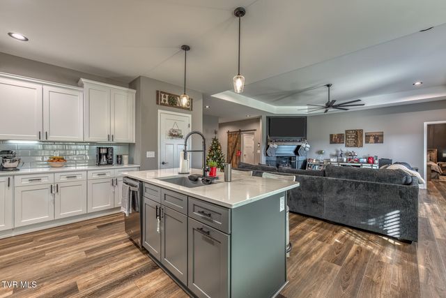 1381 Orchard View Lane, Piney Flats, TN 37686