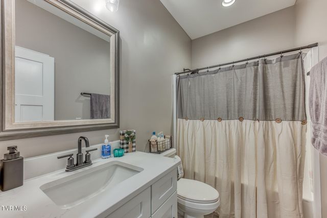 1381 Orchard View Lane, Piney Flats, TN 37686