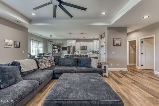 1381 Orchard View Lane, Piney Flats, TN 37686